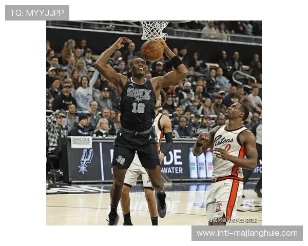 活塞第三节打出15-0攻势，逆转比赛势头