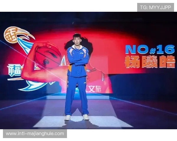 福建新科状元杨曦皓隔扣对手，主场球迷起立欢呼